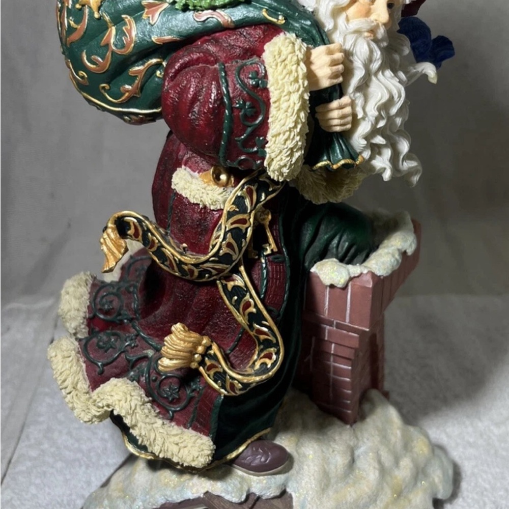 Santa delivering gifts “Special Gift to You” 9”